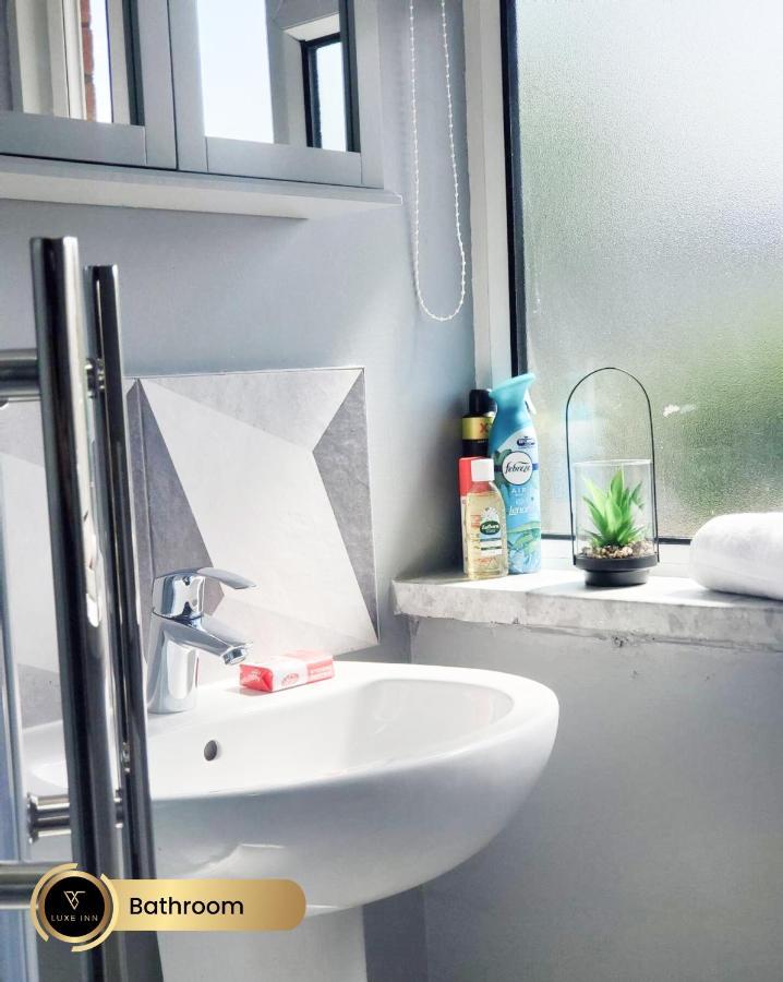 Nr Birmingham City Centre, 5 Bed, Luxe Inn Bagian luar foto